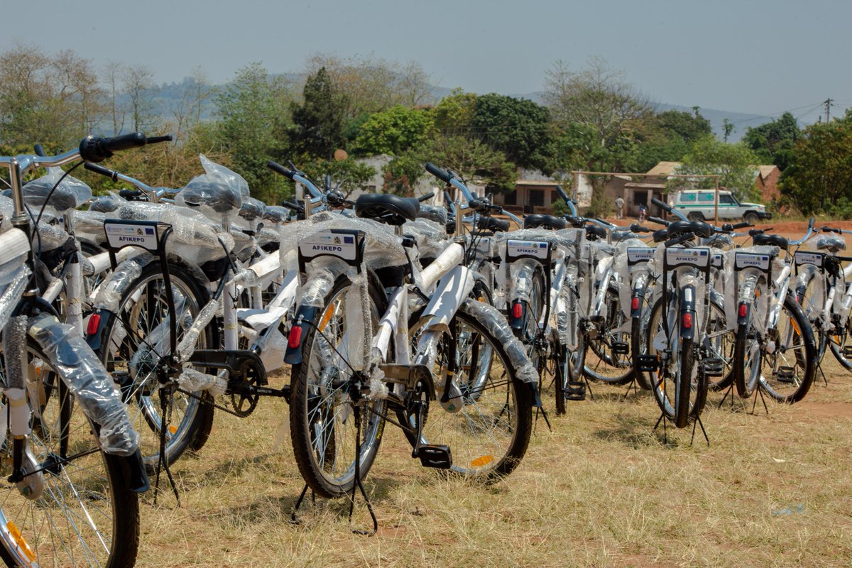 FAOMalawi's tweet photo. #KULIMA &amp; #Afikepo programmes addressed the mobility challenges for extension workers, master farmer trainers &amp; community based facilitators through provision of  bicycles &amp; motorcycles that empowered #EPAs to swiftly provide support to farmers. 
@EUinMalawi @MalawiGovt https://t.co/tE7Zel7Spa