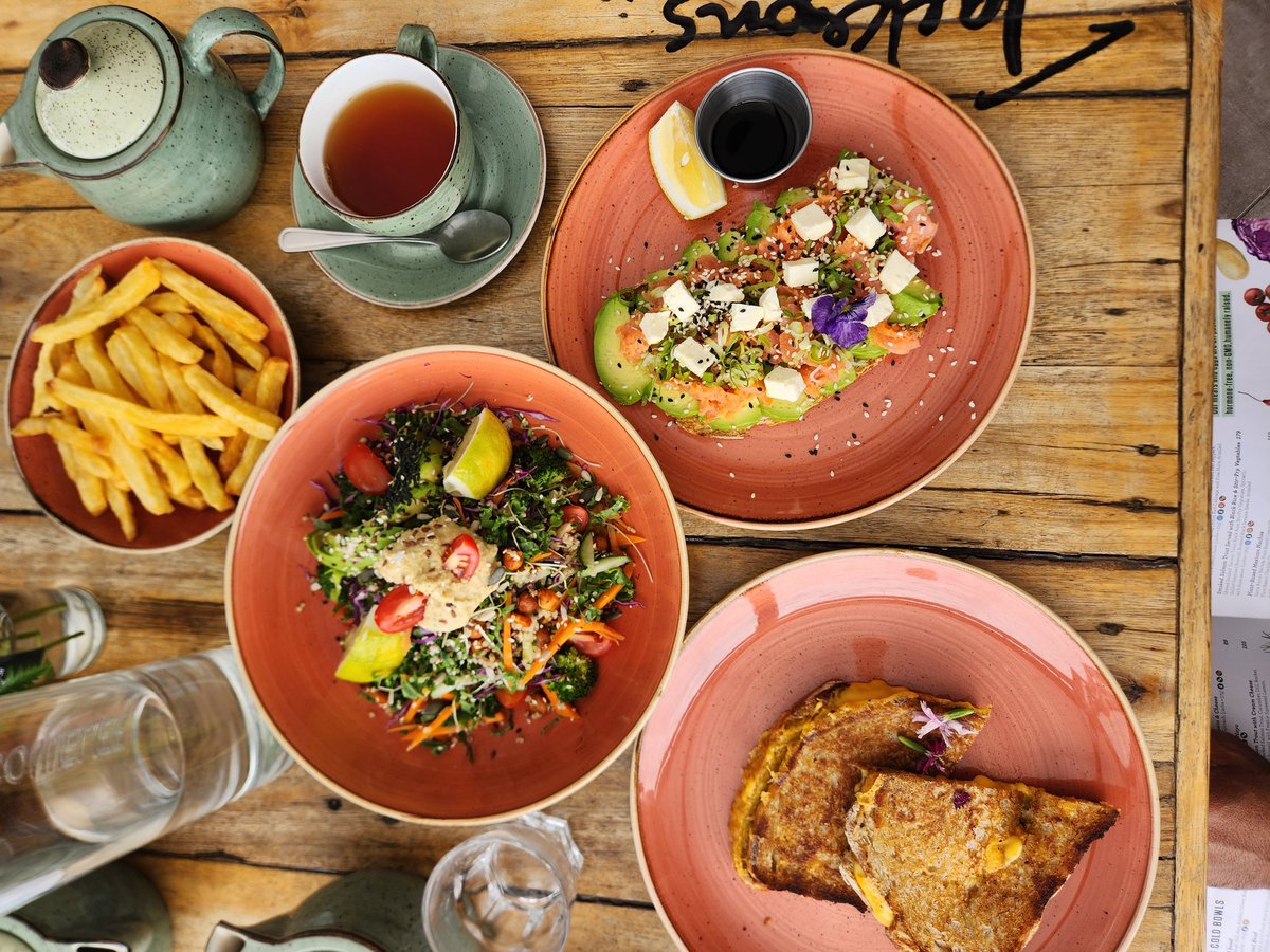 capewinereview's tweet photo. It's one of my favorite brunch places in Johannesburg
Jackson's Real Food Market in Bryanston
Their wine selections, mostly organic, are retail price even in the seated area
#MiguelChan #Sommelier #Africa #HealthyFood #Bryanston #GastronomyTourism #JacksonsRealFoodMarket #MC https://t.co/evH5MgnGyk