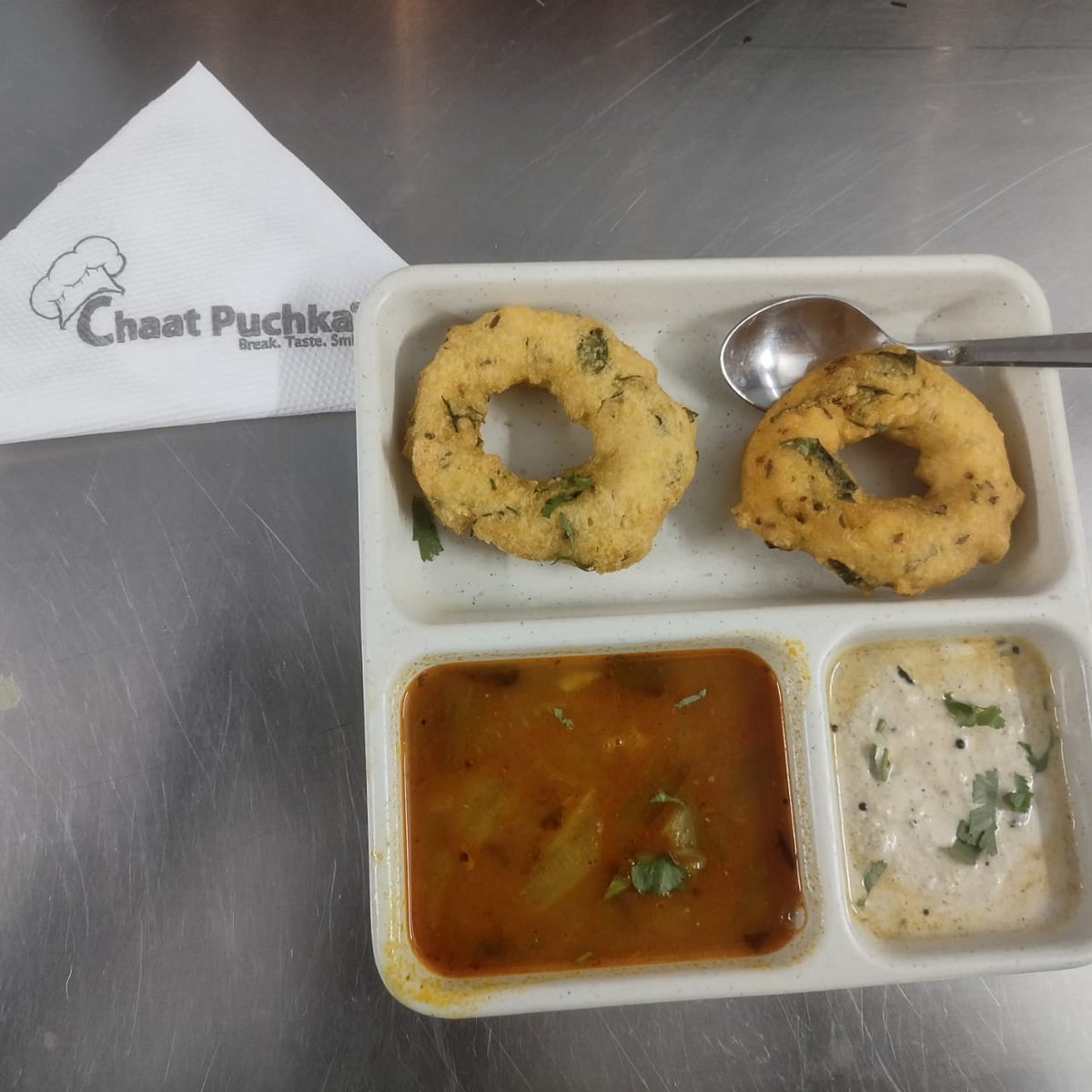 ChaatPuchka's tweet photo. Everything is better with Foods, especially Chaat Puchka Foods is always a good &amp; healthy😊
.
#chaatpuchka #burger #momos #pizza #restaurant #panipuri #food #foodie #fastfood #chaat #enjoyfood #availablenow #burgers #streetfood #menuviral #chaatpuchkaoutlet #Allfood #foodmenu https://t.co/SMpg71PeXR