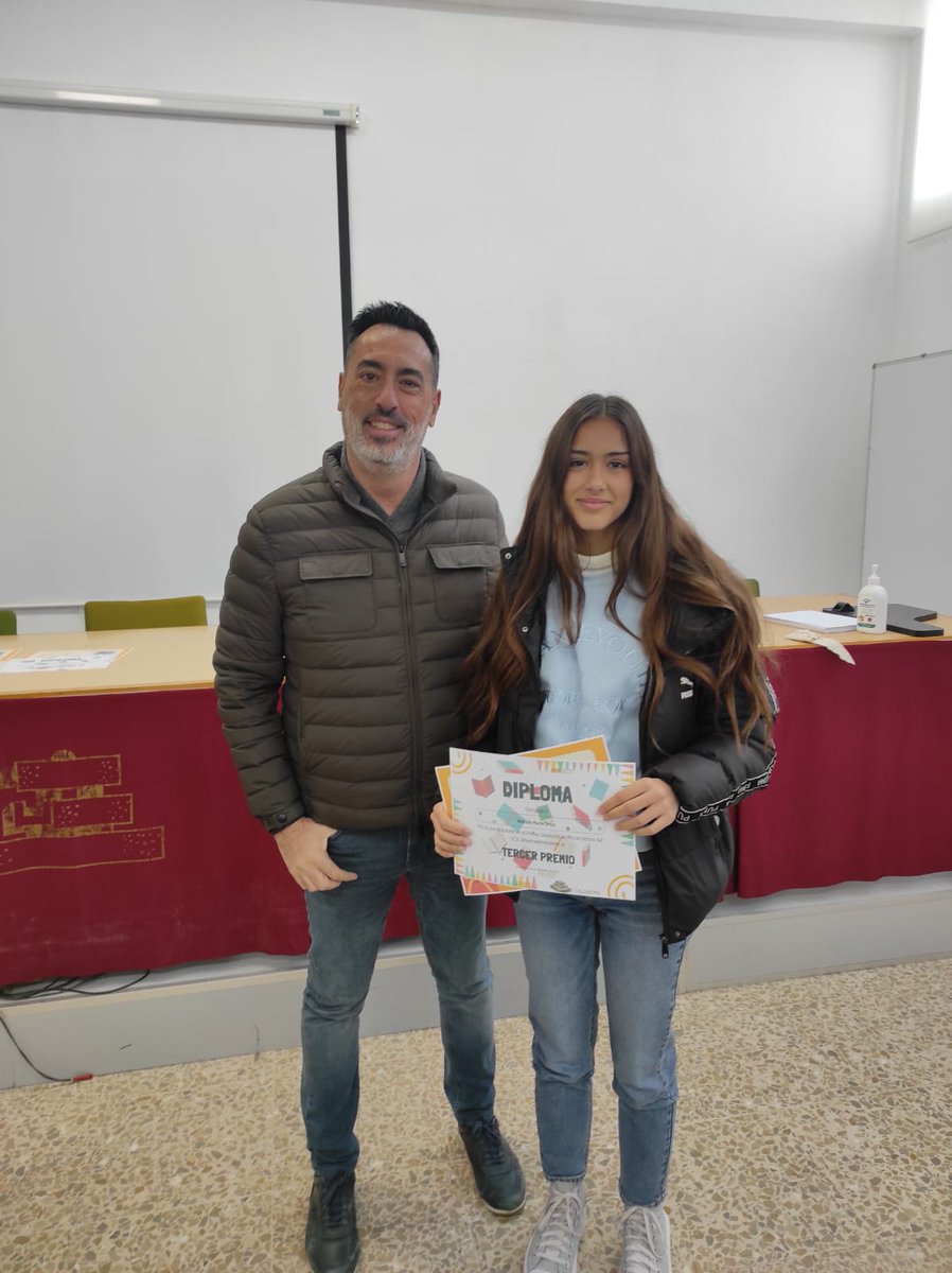 Ya tenemos ganadores del I Concurso de Microrrelatos organizado por el departamento de FOL. Primer premio: Lucía Gaona Bosch (2º Integración Social),
Segundo premio: Isabel Cuadrado Vorobieva (2º APSD) Tercer premio: Natalia Marín Ortiz (1º Bachillerato). Enhorabuena! <a href="/EducaAnd/">Consejería Desarrollo Educativo y FP</a>
