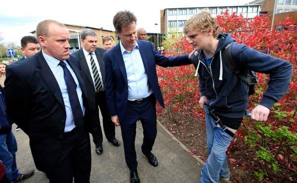 PoliticsMoments's tweet photo. A 17 year old boy’s trousers fall down while he is meeting the Deputy Prime Minister, Nick Clegg (2015) https://t.co/00FhqzgLOk