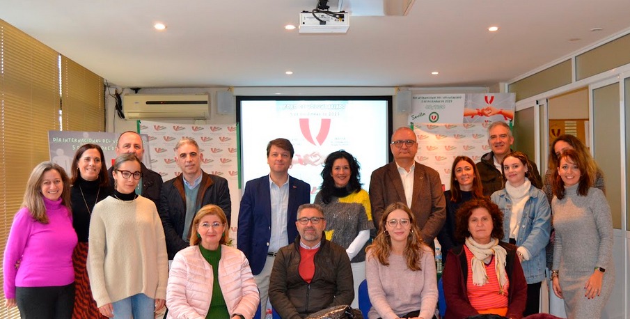 VoluntariadoPAV's tweet photo. Hemos celebrado hoy el Foro del Voluntariado donde presentamos el estudio 'La acción voluntaria' y el documental 'El estado de la solidaridad' de la @pvoluntariado y se ha debatido sobre los resultados y la situación vulnerable del voluntariado #Andalucia
#contigovoluntariado https://t.co/K7ouKP4KhA