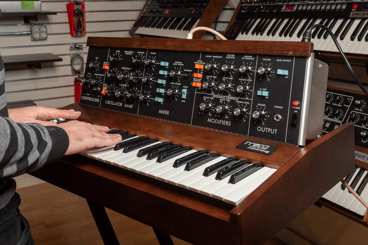 ChicagoMusicEx's tweet photo. The @moogmusicinc minimoog Model D is perfect for any musician looking to evolve their inventory! https://t.co/2cu9uAAqOX
#chicagomusicexchange #thebassment #moog #synthtalk #synthplayer #CMElovestrades #tonemob #knowyourtone #gearwire #gearybusey https://t.co/XqdwLvRiXx