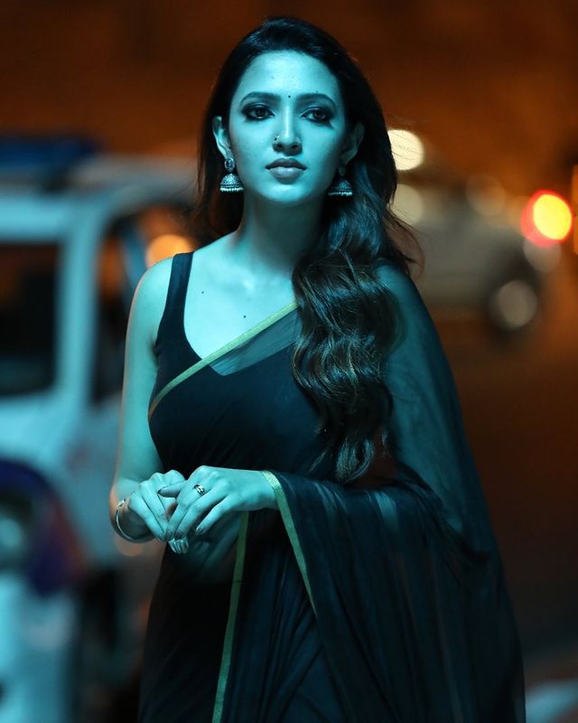 GAlUvlMbAAAh9g1?format=jpg&name=900x900