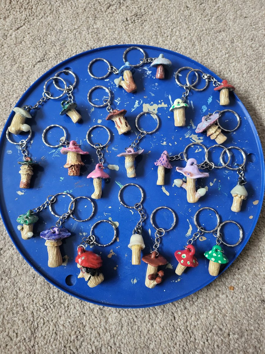 claycuriosities's tweet photo. My latest batch of key chains all handmade and one of a kind. Available now and cheap as chips at https://t.co/rXYCrq2nfq

#polymerclay #etsyshop #handmade #keychains #mushrooms #cute https://t.co/iGNB7c6xKv