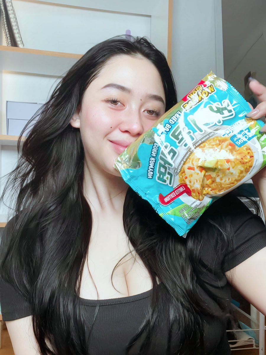 mpojenab's tweet photo. Ada yang liat tweet mami amanda juga ga si yang dia ngespill mie rasa jasuke ini?! sumpah emang agak telat si tapi gpp🙂dan aku coba enggak anjir rasanya enak, wangi sausnya emang kayak jasuke tapi mirip momogi juga, ada jagung asli. Mienyaaa juara kenyel kenyel sumpah COBAIN!!' https://t.co/wTb9pFqU9s