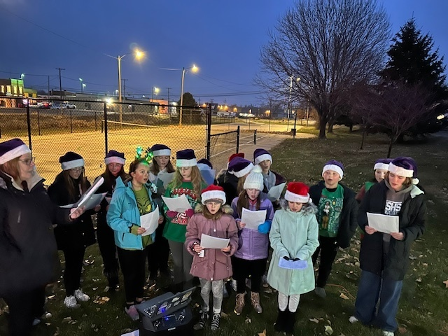pride_purple's tweet photo. So many Lions helping out over the weekend! Special shout-out to these students and their amazing voices to help bring in the holiday season! Great work kids and Mrs. Stanley! #PurplePride https://t.co/dUmqhnD668
