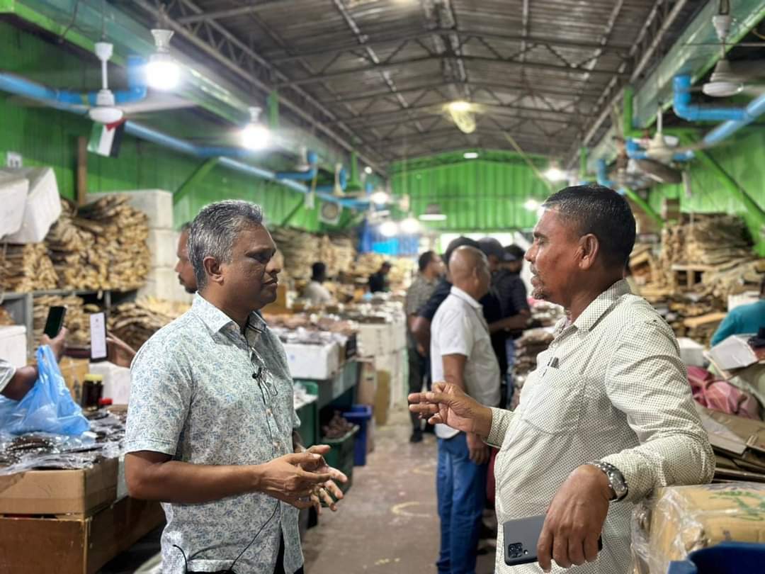 nuzu8121's tweet photo. Adu ahaane, adu iveyne. Koffa dhakkaane🙏
#AzimforMaleMayor https://t.co/NfGWO2gqqa