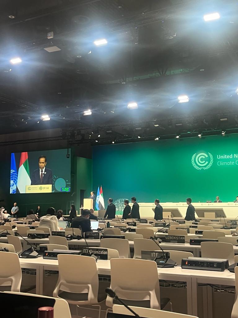 *_PESERTA KONPERENSI WALK-OUT. Presiden Jokowi ke Dubai bicara di conference lingkungan COP28_* _&amp; pada kesempatan Jokowi berpidato ditinggal oleh para audience yang sebagian besar terdiri dari delegasi NGO Global seperti Green Peace, Walhi, Save Borneo dan NGO lainnya. Benarkah?