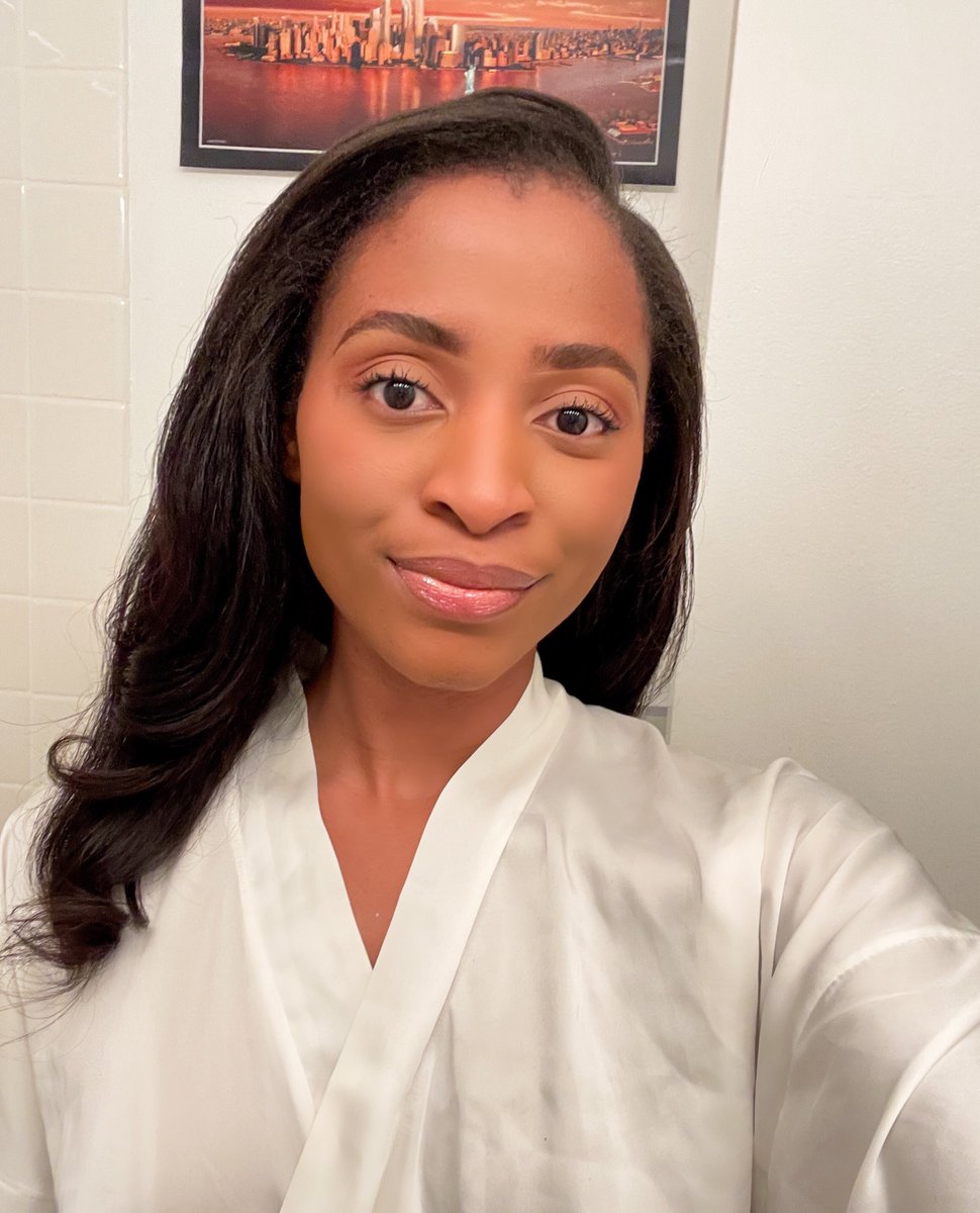 NthandaManduwi's tweet photo. I look so much like my mommy when I wear my hair straight #SetDay #BTS 🎥🎬🤍 https://t.co/LvJHwkK4tw