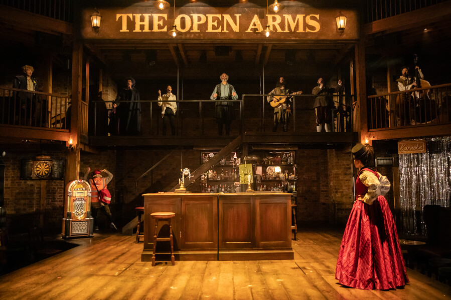 See the RSC’s Swan Theatre transformed into a pub for The Fair Maid of the West whatsonstage.com/news/see-the-r…