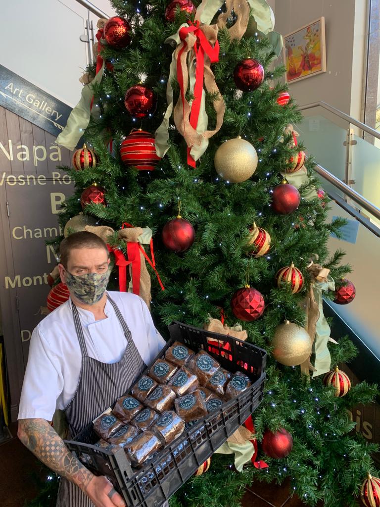 All hands on deck! There's our Head Chef Richie getting some plum puddings from the bakery to ensure the shelves are fully stocked  #plumpudding #christmasfood #wexfordfood #homemade #greenacreswexford #everyvisitisadiscovery #wexfordtown