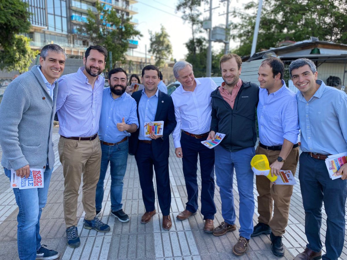 Muy buena recepción en la entrega de volantes hoy por la mañana junto al alcalde @JMPalaciosParra el diputado @cristian_arayal los concejales @feliperossc @ManoloCovarrub @mmartinhartwig @pboppt y el gran @ignaciodulger 
Porque es mejor, vota #AFavor 👍🇨🇱