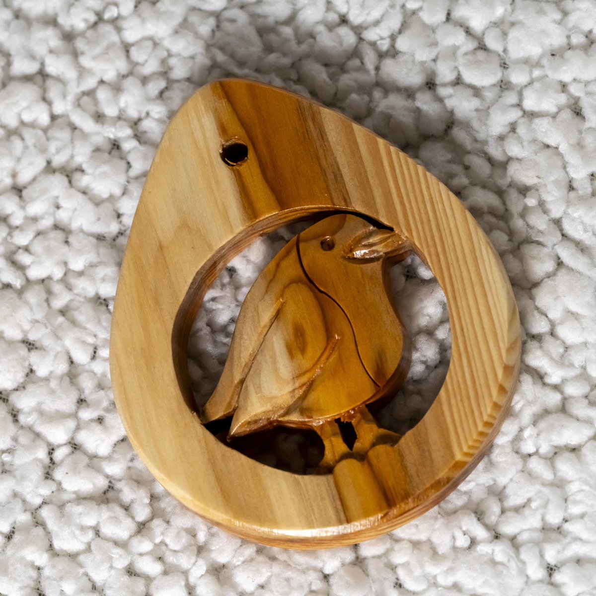 Always love carving birds and the Robin is always a popular choice. 

#Robin #Christmas #Christmas2023 #christmasdecorations #ChristmasGift #ChristmasGiftIdeas