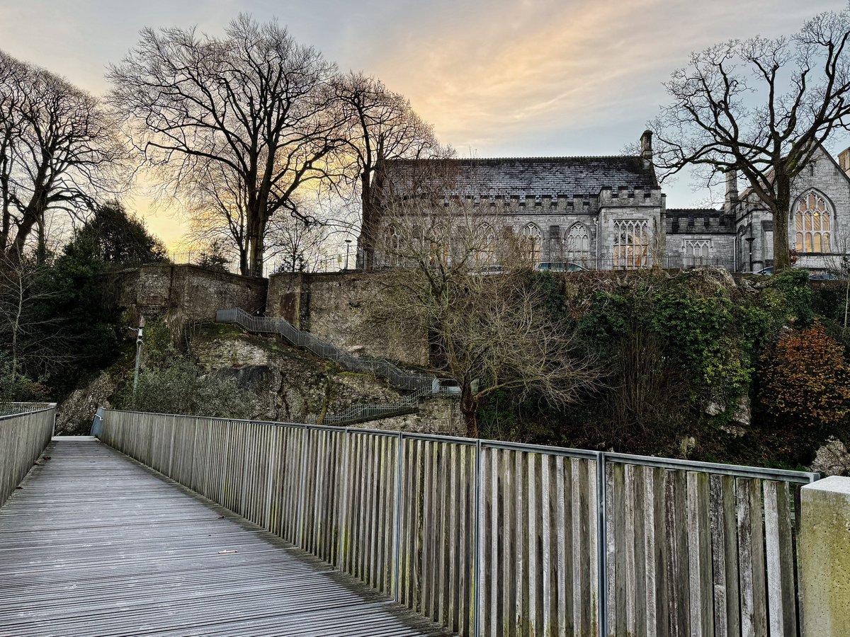UCCLanguageCent's tweet photo. Early morning view from the Cavanagh Bridge to our campus on a wintery day. 

#ucc #cork #yaycork #cavanaghbridge #winter https://t.co/Wy3Msb9PWZ