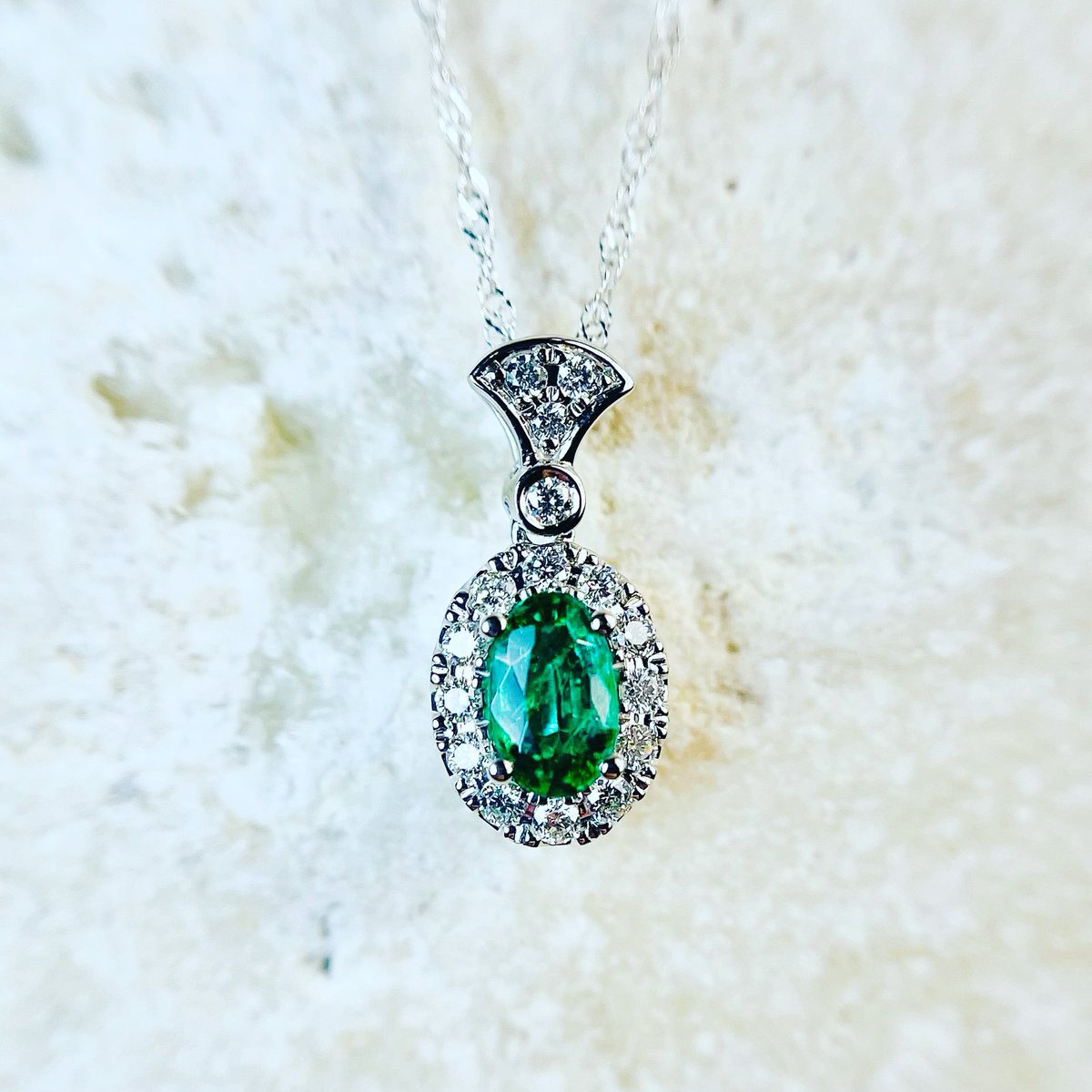 LambertsDesign's tweet photo. The perfect #green #emerald to compliment your #Christmas red outfit of the day #ootd 
Shop in store or online https://t.co/Al7WvF80RU #JimmyTheJeweler #BataviaNY @GeneseeChamber https://t.co/5Rx4lxF5aZ
