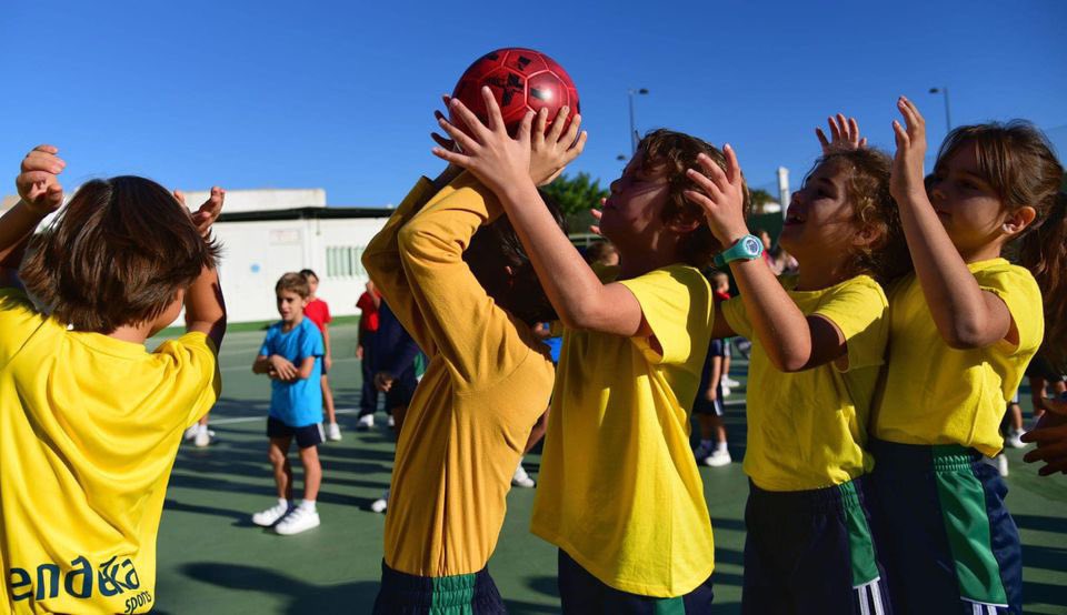 Community Week has included a LOT of #TeamWorkMakesTheDreamWork , uniting older &amp; younger age groups. Community is everything, and our aim is to teach students why. Foundation Stages 1 &amp; 2 together with Years 3 &amp; 4 - Well done! 👏 #BritishSchool #Lanzarote #Community