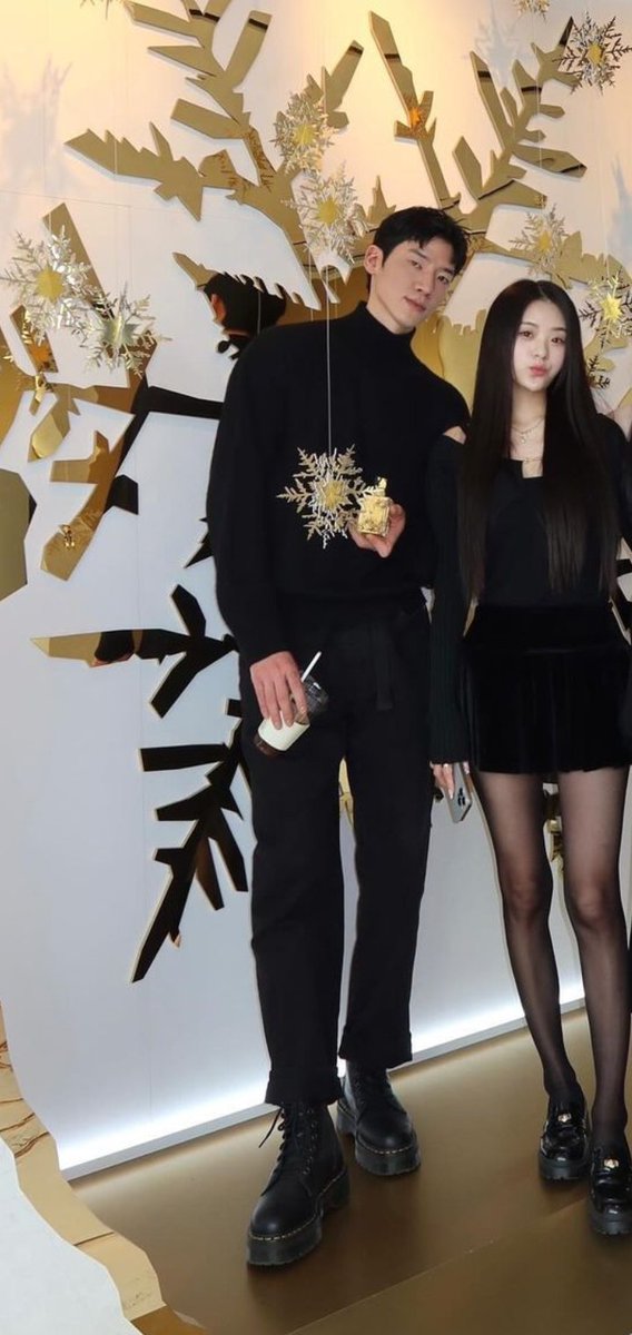 Jaena15_'s tweet photo. Matchy matchy huh😍😍
#heartsignal4 #hushin #jimin #mingyu #yisoo https://t.co/BXolguYkDF