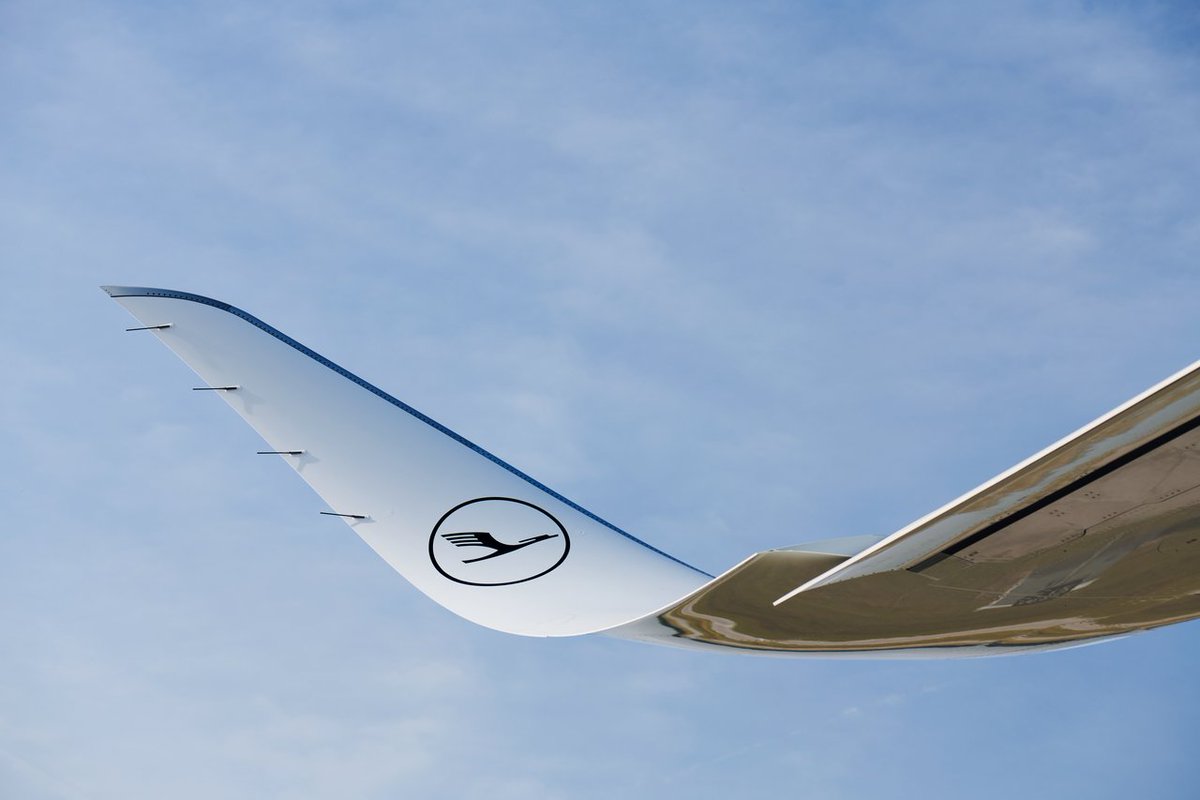 lufthansaNews's tweet photo. The Lufthansa Group joins @Airbus carbon-removal initiative 🤝. The so-called Direct Air Carbon Capture and Storage (DACCS) technology filters CO2 from the air and stores it permanently. Read more: https://t.co/64YHFr8aMw #MakeChangeFly https://t.co/67BPFeyryz