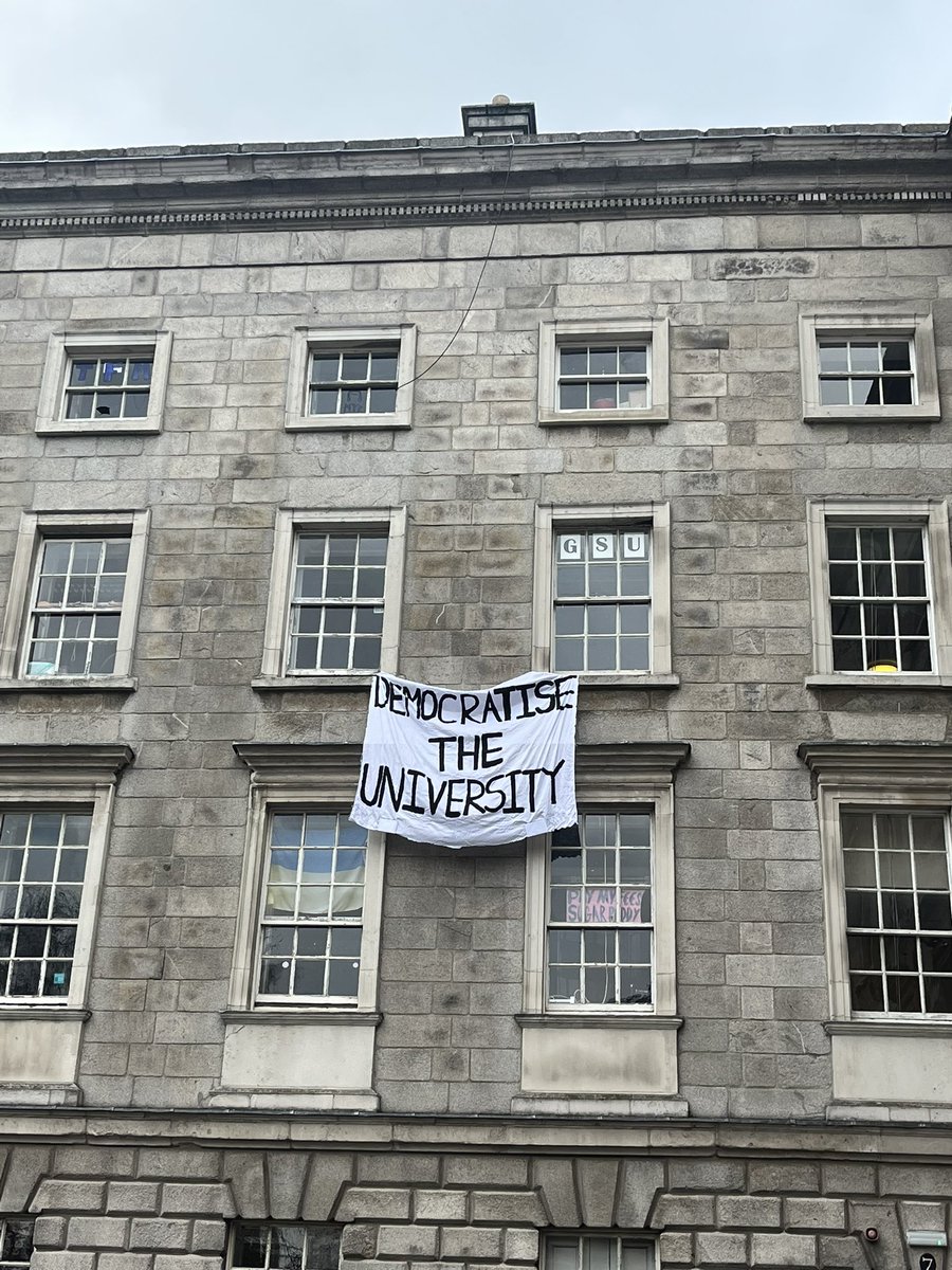 HAPPY PURPLE TUESDAY ! banner drop in solidarity with our comrades @PWO_TCD @PWO_Ireland