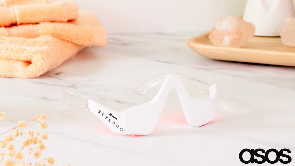 StylPro_UK's tweet image. ‼🚨NEW IN‼🚨

Our Spectacular EMS &amp;amp; LED Under Eye Glasses are now available from ASOS! Be quick🏃‍♀️

Shop here: l8r.it/UqOy

#stylpro #asos #redled #lighttherapy #newin
