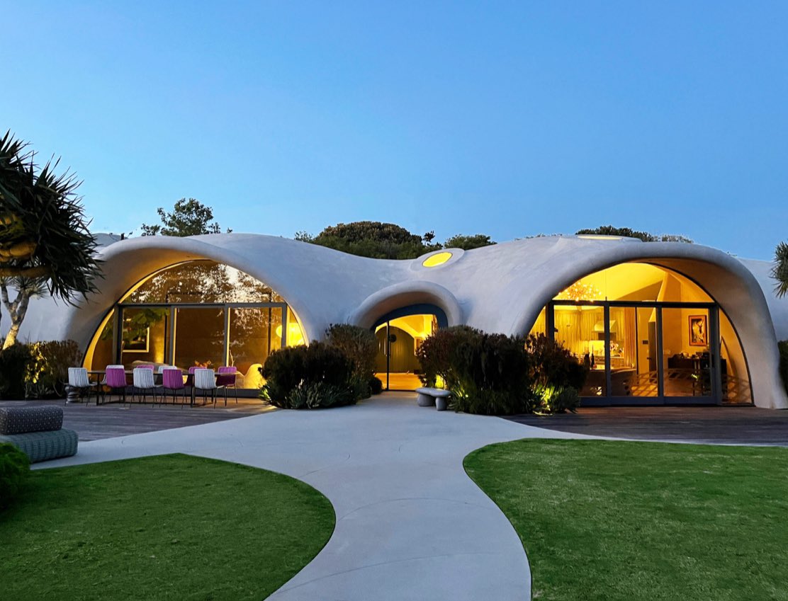 Eng_khaledmahdi's tweet photo. A few days back, I posted about the bubble-blowing techniques in the construction industry. Some of you were asking about the windows and how the building is gonna look in reality after construction. Below, I've attached some photos of ready-made houses. https://t.co/JyFsbDW5w3