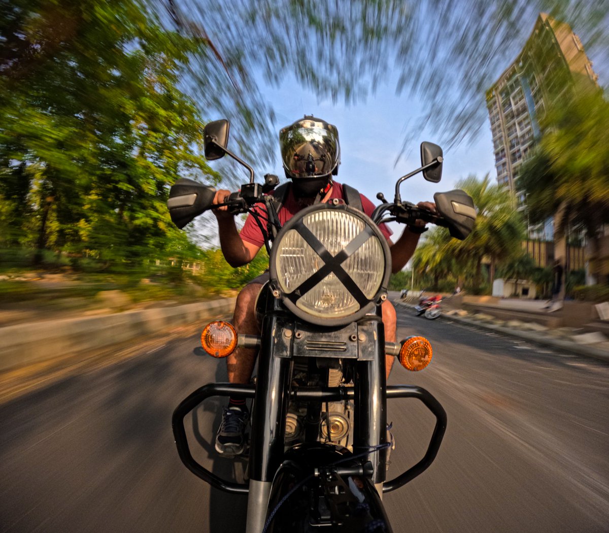 Gunning through
.
.
Shot on @goproindia @gopro #goprohero11black 
Headlight grill @viv_designs
.
.
#motorcycle #royalenfield #goprotravel #goproindia #gopro #PureMotorcycling #ridepure 
.
.
#beardorob <a href="/beardorob/">beardorob</a> <a href="/royalenfield/">Royal Enfield</a>