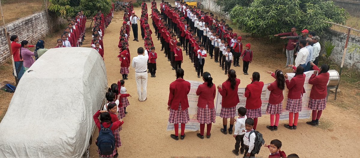 Omm5685's tweet photo. संस्कार विद्यालय, गोपालडीह मे बाल विवाह के खिलाफ शपथ कार्यक्रम का आयोजन किया गया https://t.co/zOrwYPufmJ
