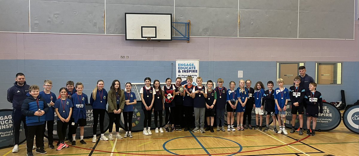 ActiveClacks's tweet photo. |❗️EVENT RESULTS❗️|
What a fantastic afternoon of badminton,great matches and lots of close games🏸. 
1st @redwell_ps 🥇 
2nd @PeStrathdevon 🥈 
3rd @MenstriePrimary 🥉 
4th @ClackmannanPS
5th @BanchoryPS_PE 
6th @StSerfsPS 
Thanks @LornshillPE for hosting 👍 https://t.co/a3kd5EHlUo