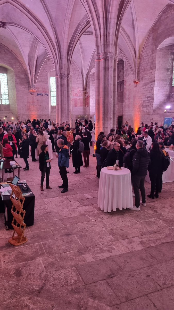 CRT_RegionSud's tweet photo. [EVENEMENT] En place pour le Forum Régional du Tourisme Responsable et de l’Ecotourisme #EnTransition au Palais des Papes en Avignon ✅

🌍 Cette 1ere édition, qui se déroule sur 2 jours, réunit près de 300 acteurs du tourisme engagés. https://t.co/6juP4V4NLd