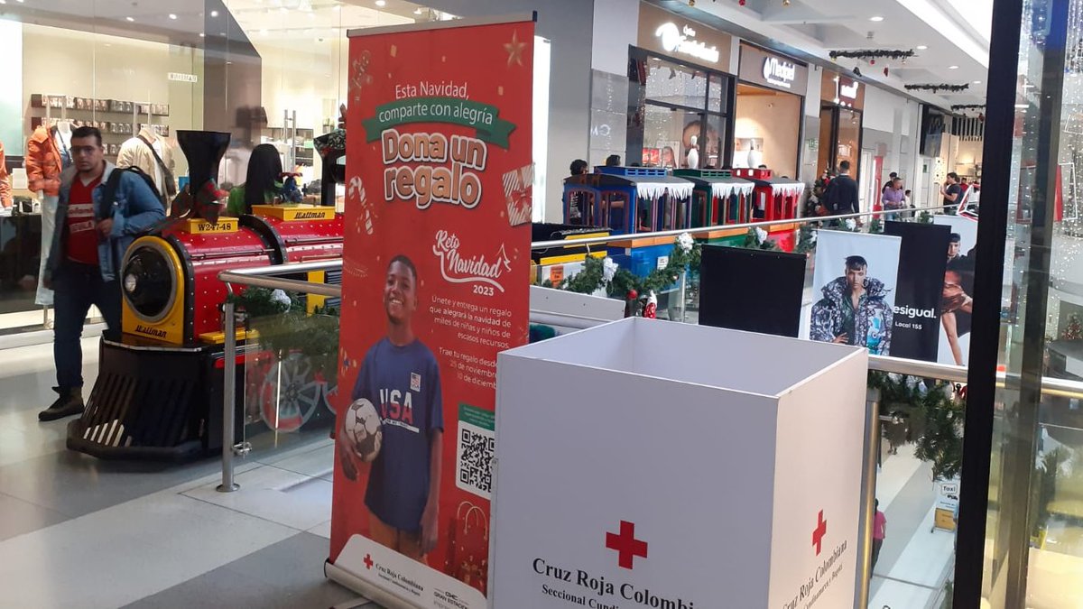 cruzrojabogota's tweet image. 🎁 ¡Únete a la campaña #RetoNavidad de la @cruzrojabogota! Estamos en el @GranEstacionCC recolectando regalos para hacer la Navidad más especial. Deja tu donación en nuestro stand, ubicado en el segundo piso, y comparte la alegría con quienes más lo necesitan. 🤝✨ 

#DonarEsAmor