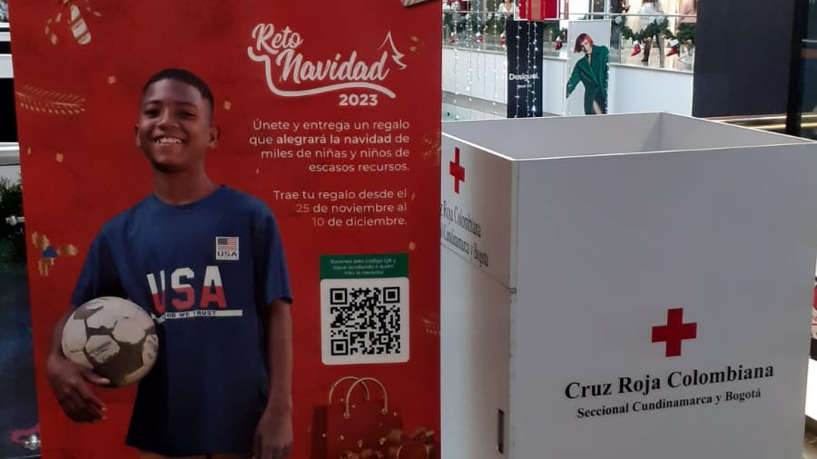 cruzrojabogota's tweet image. 🎁 ¡Únete a la campaña #RetoNavidad de la @cruzrojabogota! Estamos en el @GranEstacionCC recolectando regalos para hacer la Navidad más especial. Deja tu donación en nuestro stand, ubicado en el segundo piso, y comparte la alegría con quienes más lo necesitan. 🤝✨ 

#DonarEsAmor