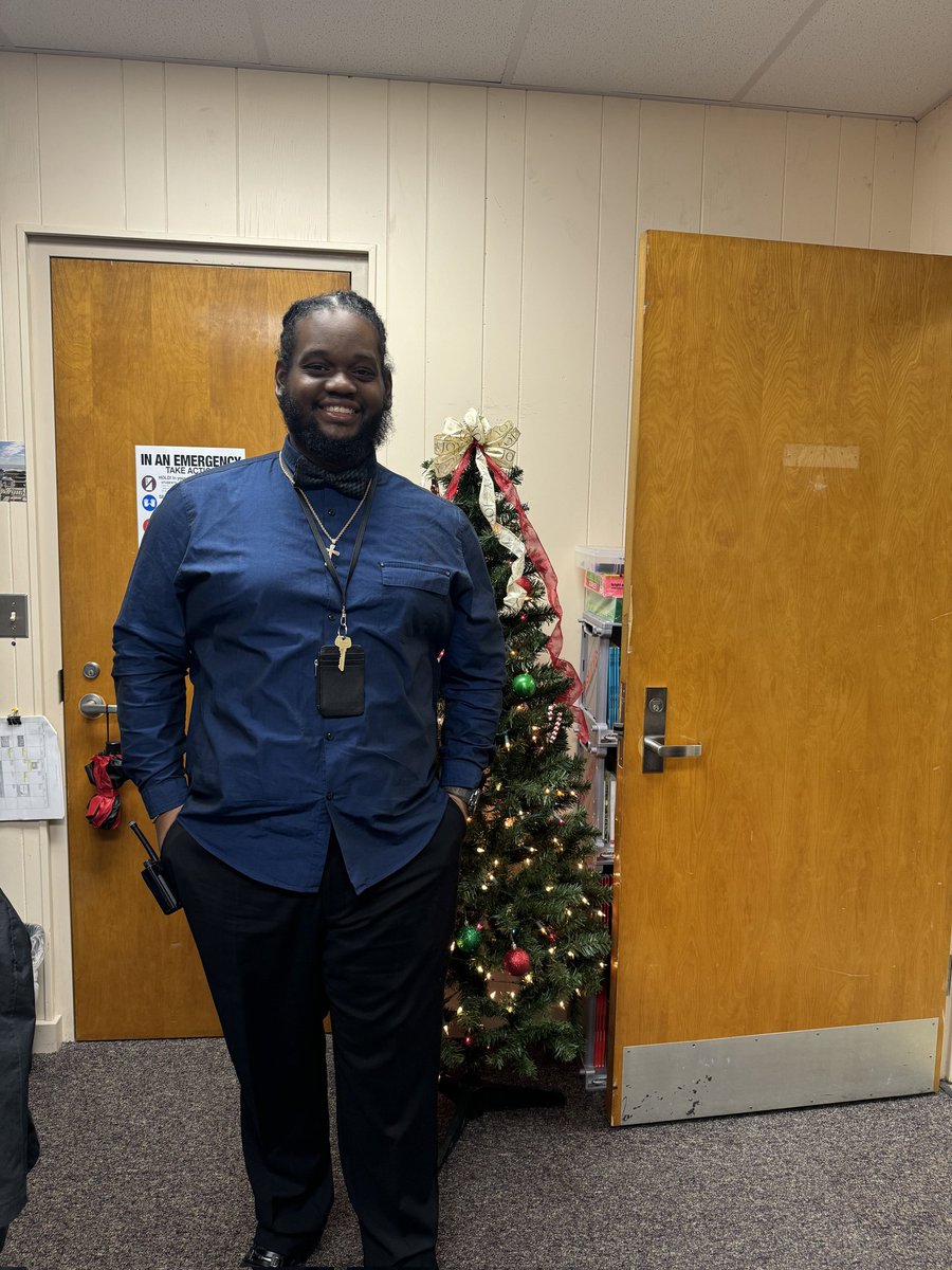 SramsJdh's tweet photo. #BOWTIETUESDAY
#colonialnation
@ColonialSDstrct
#N3style https://t.co/wgWp5Zm0lC