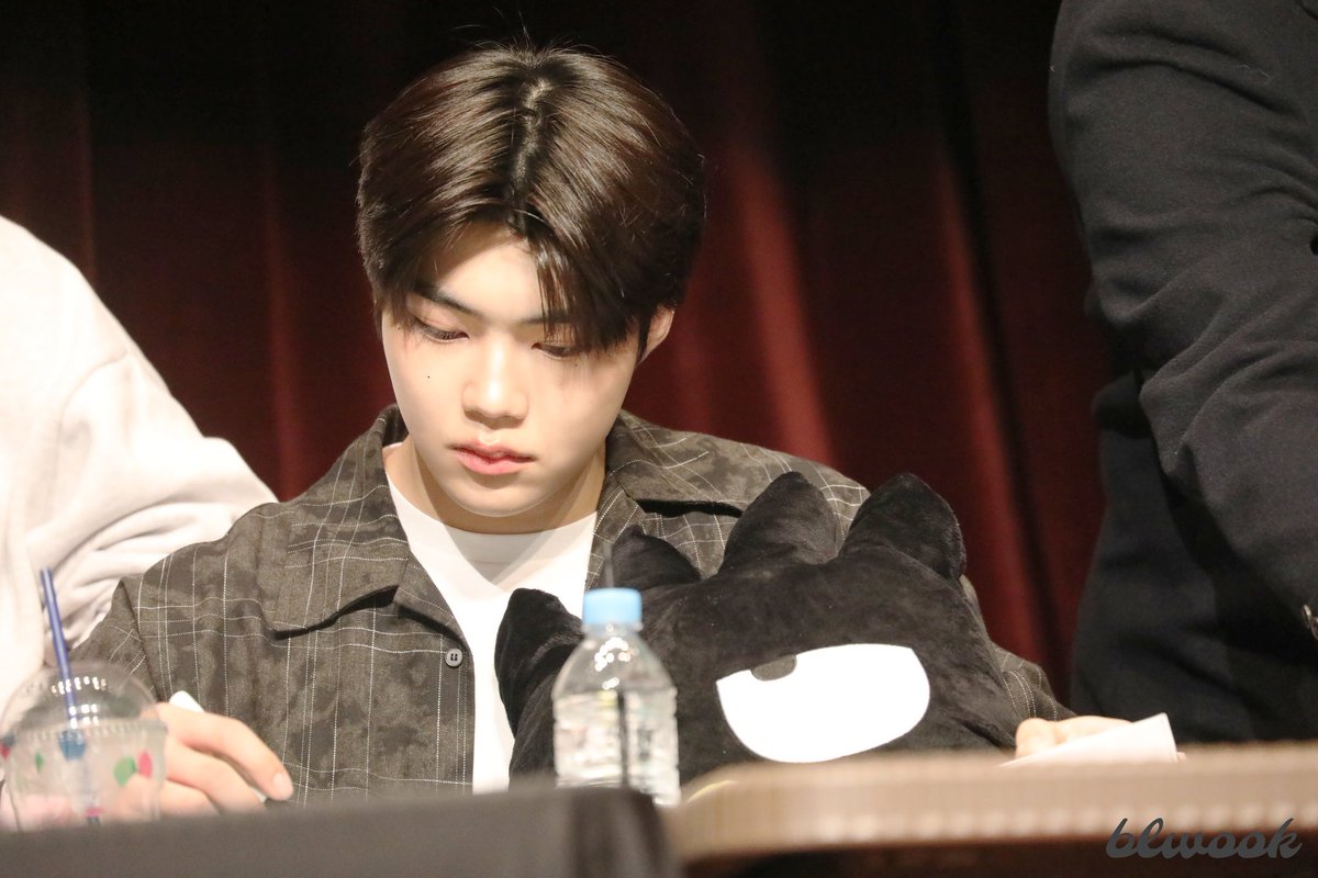 231203 ✏️🖤
#박건욱 #PARKGUNWOOK #パクゴヌク #제로베이스원 #ZEROBASEONE
