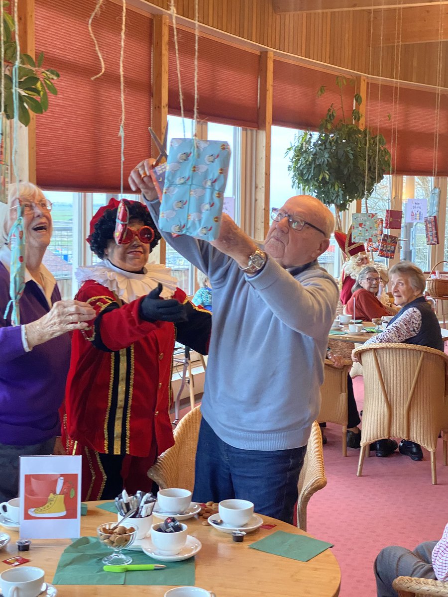 Nijlanstate's tweet photo. 't Heerlijk avondje is gekomen..
 
Buiten is het koud en guur, maar binnen is het warm en maken we ons gereed voor de Sinterklaasviering.
 
Zou de Goede Sint wel komen, nu hij het weer zo lelijk vindt? https://t.co/x8ntwvtPA5