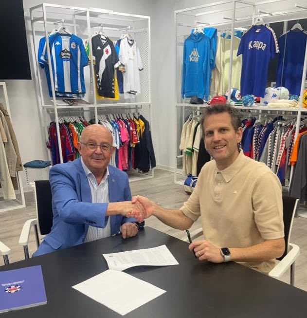 fmdi_es's tweet photo. ¡Juntos por el deporte! 🤝🏼 

KAPPA se une a la FMDI con un Acuerdo de Colaboración y Sponsor. Philippe Sachet, General Manager Iberia de KAPPA, y Eduardo Calvo, Presidente de la FMDI, firman este pacto que promete llevar la moda y el deporte a nuevos niveles. 👕🏆 

#FMDI https://t.co/8pdc3zdw6C