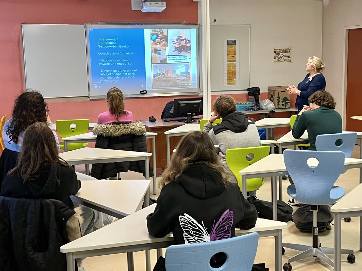 YannickKratz's tweet photo. Semaine des lycées pro. : accueil des collégiens du collège JJ Kieffer de Bitche pour découvrir nos formations. https://t.co/J4D5T4e3Lq