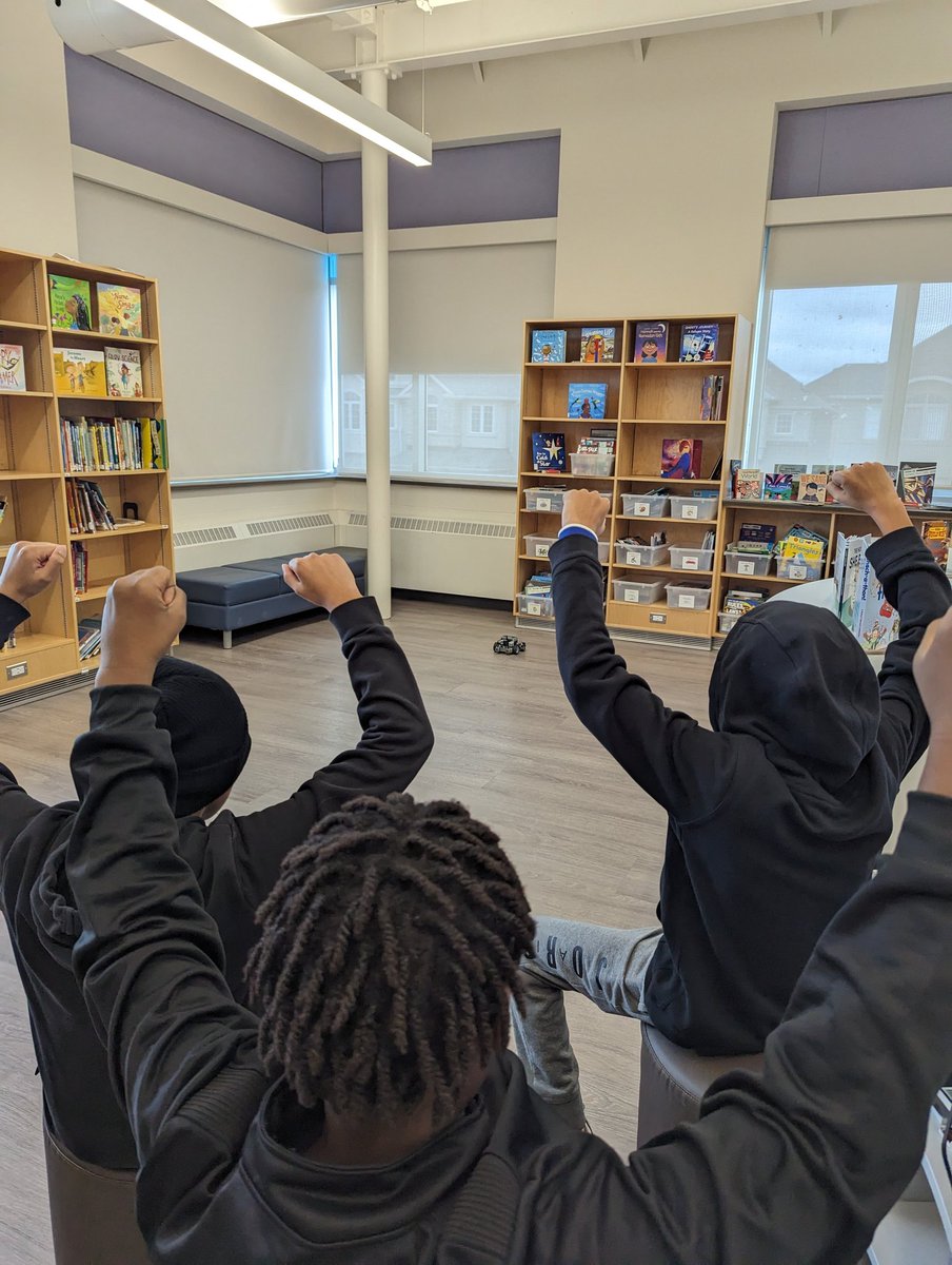 This is a group of Grade 7s who have MADE a robot AND coded it to move. Woah!! Thanks to <a href="/DDSB_STEM/">DDSB STEM</a> for the PD on this and for the kits! Skills Ontario here we come!