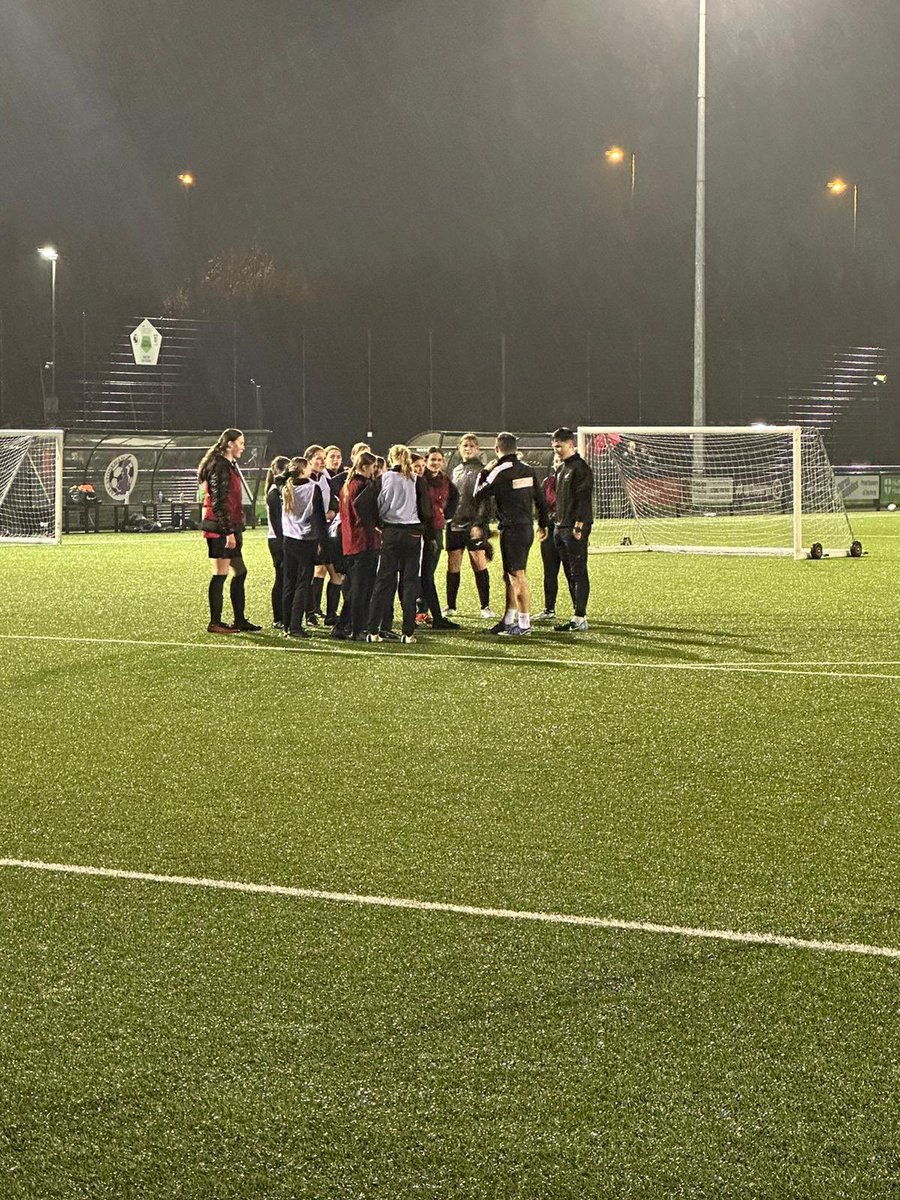 StonehamAFC's tweet photo. | U14 Girls |

The U14 Girls were joined by First Team Assistant manager Cam and Strength &amp; Conditioning coach Martin last night

Great to see the smiles on the girls faces and for them to get a taste of what’s to come in their journey with the purps 💜 https://t.co/OH0fCeBgxx