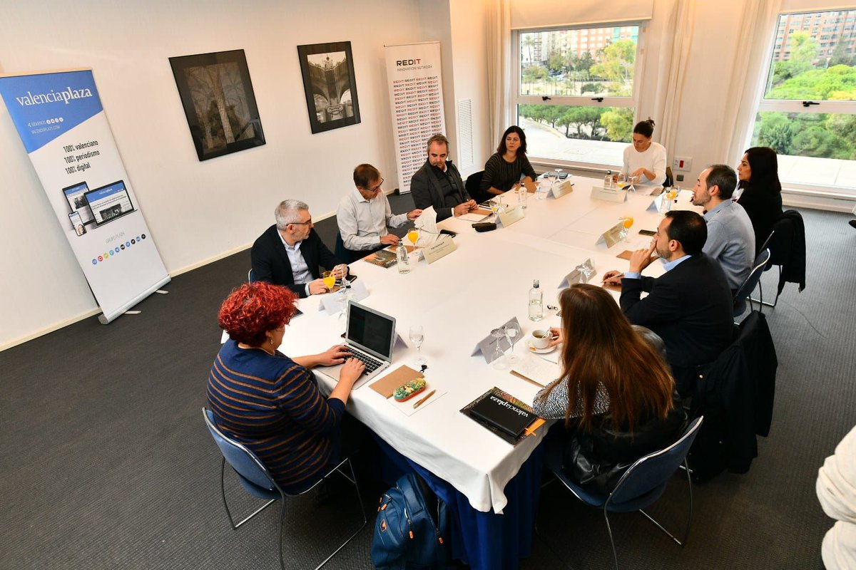 InescopTech's tweet photo. Nuestra coordinadora de I+D, Francisca Arán, participa en el☕️ #DesayunoVP | Colaboración entre institutos tecnológicos y universidades para abordar los retos de la descarbonización.
Arán ha expuesto el caso de éxito de los proyectos #OVOVAL y #STRAW4FOOTWEAR
📷@valenciaplaza https://t.co/ZN9hOwHpct