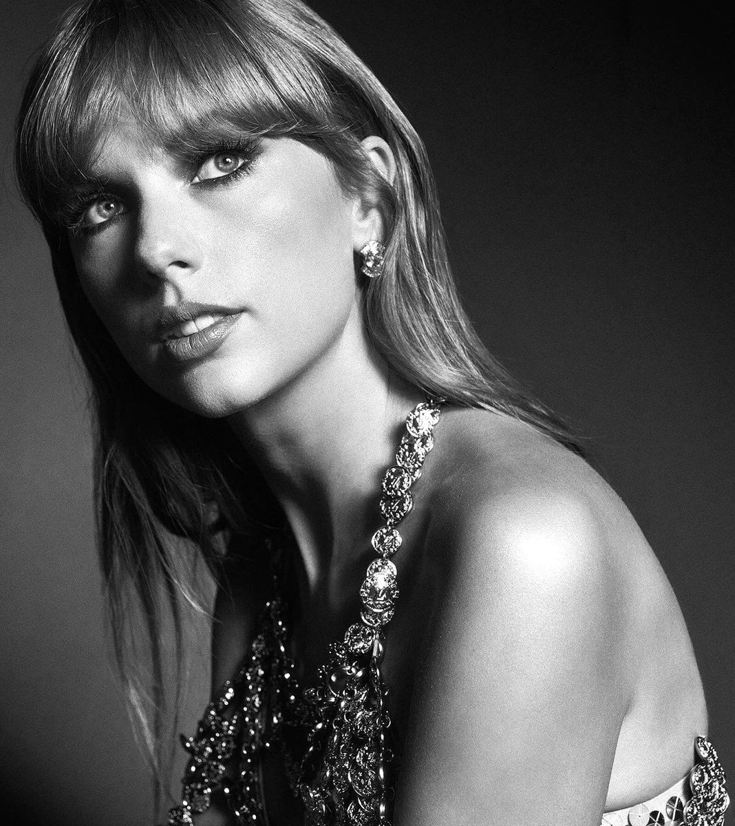 TheSwiftSociety's tweet photo. 🏆| @Forbes crowns @TaylorSwift13 as the World's most powerful musician! https://t.co/igArKeVP5r