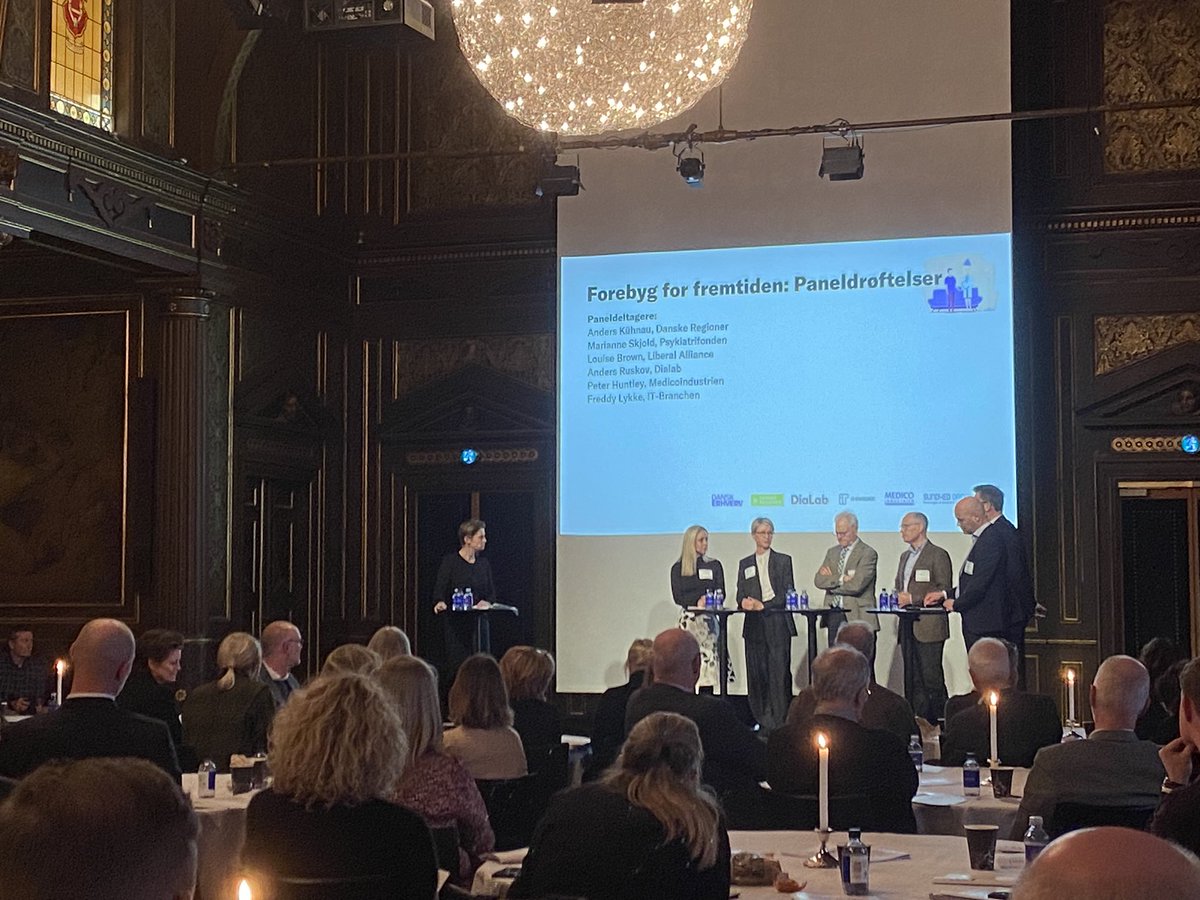 Stén Knuth (@sten_knuth) on Twitter photo Sundhedspolitisk topmøde 2023. Debat. Hvordan kan digitale løsninger og AI hjælpe med at tage presset af sundhedsvæsenet. <a href="/Louisebrowndk/">Louise Brown</a> potentialet er kæmpestort. Vi skal gøre op med “plejer”. <a href="/AndersKuhnau/">Anders Kühnau</a> vi skal blive dygtigere til at bruge data. <a href="/Firmaidraetten/">Firmaidrætten</a> er enig. Sundhedspolitisk topmøde 2023. Debat. Hvordan kan digitale løsninger og AI hjælpe med at tage presset af sundhedsvæsenet. <a href="/Louisebrowndk/">Louise Brown</a> potentialet er kæmpestort. Vi skal gøre op med “plejer”. <a href="/AndersKuhnau/">Anders Kühnau</a> vi skal blive dygtigere til at bruge data. <a href="/Firmaidraetten/">Firmaidrætten</a> er enig.