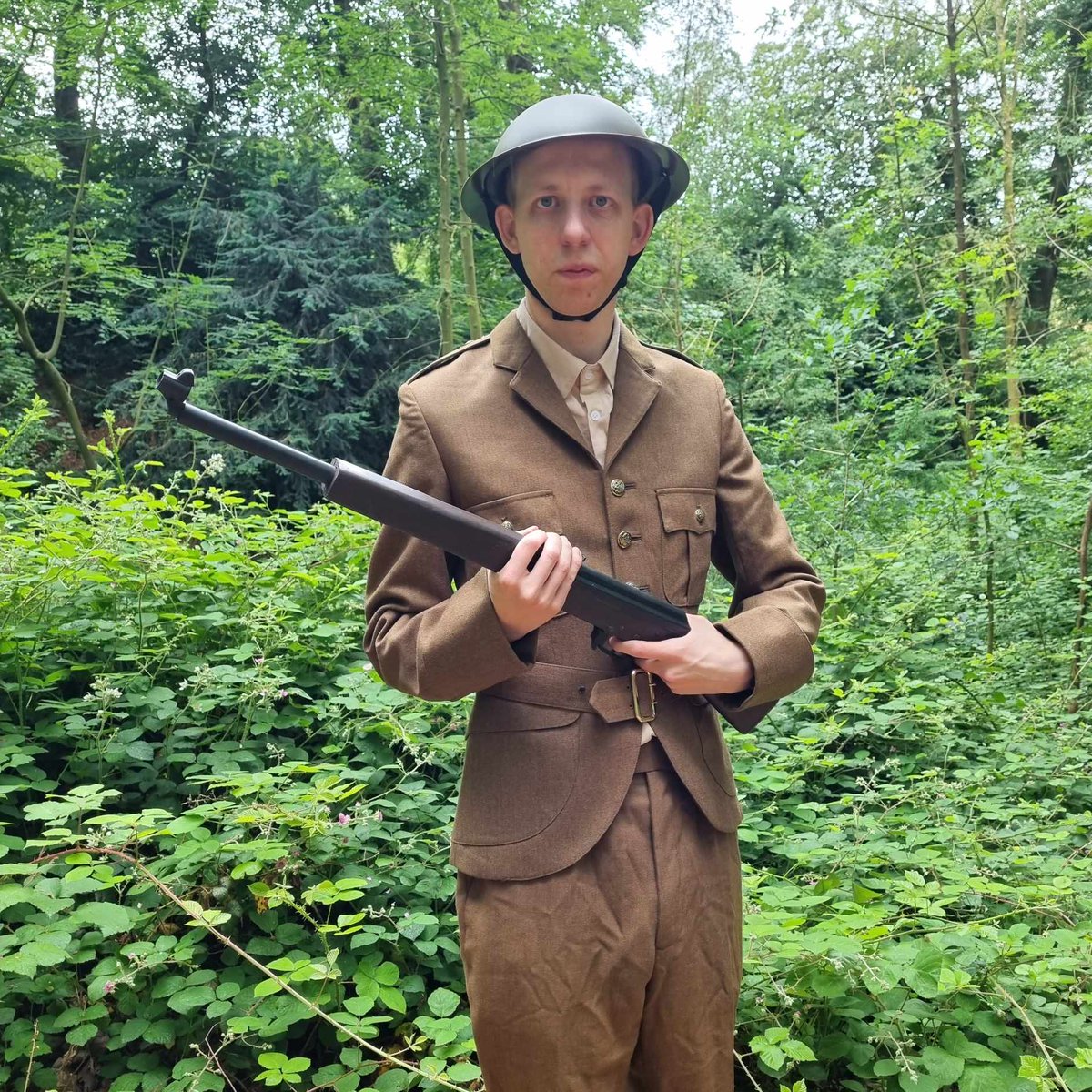 doctor_winter's tweet photo. Enjoy these behind the scene pics from my time filming for @dynamicworks2012 Doctor Who Time Crisis when Peter Holmes meets Tommy Benton and encounters the Silurian in the forest

#doctorwho #timecrisis #dynamicworks2012 #worldwar2 #silurian #secondworldwar #doctorwhofilming https://t.co/Plrl1slqf3
