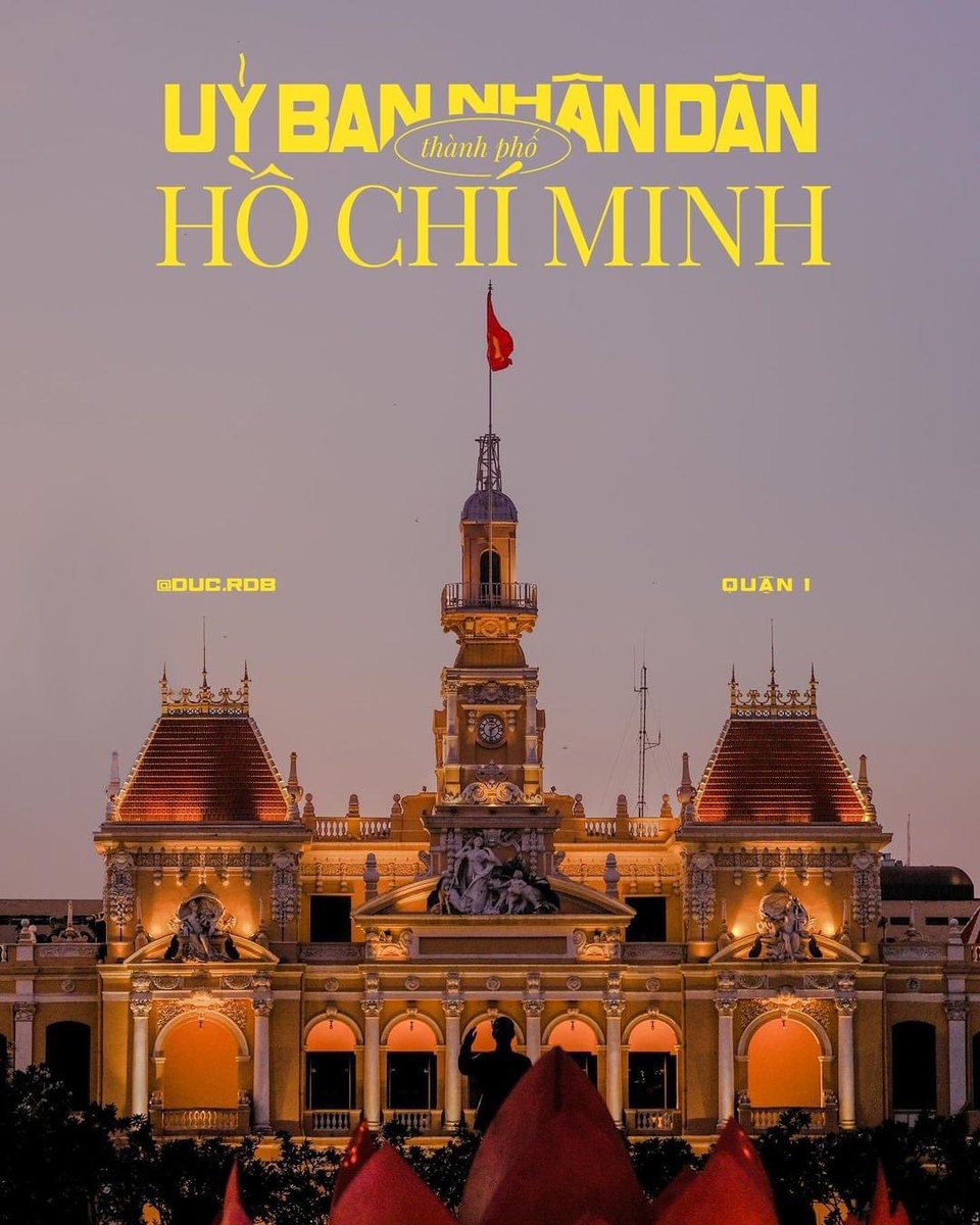 vi53745201's tweet photo. Có gì bên trong Ủy Ban Nhân Dân TP.HCM

Là một công trình Di tích kiến trúc nghệ thuật cấp Quốc gia với tuổi đời gần 120 năm, được xây dựng từ thời Pháp, Ủy Ban Nhân Dân TP.HCM chính là một trong những địa điểm mà du khách gần xa luôn lựa chọn khi ghé thăm mảnh đất Sài Thành.

Nếu trước đây người ta chỉ có thể đứng bên ngoài để chiêm ngưỡng một công trình lịch sử đầy hoa lệ, thì từ tháng 9/2023 nhà nước đã mở cổng đăng ký để du khách có thể tham quan Ủy Ban với mức phí 0 đồng. 

Thật choáng ngợp khi bên trong tòa nhà là một lối kiến trúc vô cùng độc đáo, với sự kết hợp giữa Đông và Tây phương. Mọi thứ ở nơi đây được trang trí đầy tỉ mỉ và công phu, càng làm cho không gian nơi đây thêm phần sang trọng và hào nhoáng. Vẻ đẹp cổ điển ấy cứ làm người ta phải suýt xoa chẳng dừng.

Bạn có thể đăng ký cho chủ nhật ngày 31 tháng 12 năm 2023 sắp tới nhé!

 Chúc các bạn sẽ có một trải nghiệm thật đáng nhớ khi ghé đến Ủy Ban Nhân Dân TP.HCM.
_________________________________________________
Ảnh: duc.rdb