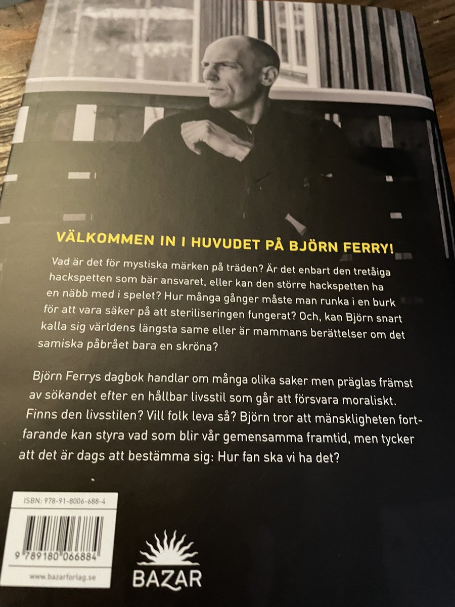 BjornFerry's tweet photo. Torsdag 7 december kl 18 signerar jag den moraliska segraren till Augustpriset. Akademibokhandeln Avion, Umeå. Kom förbi och surra en stund!
#åretsjulklapp
#hurfanskavihadet? https://t.co/Au1rfGRR8S