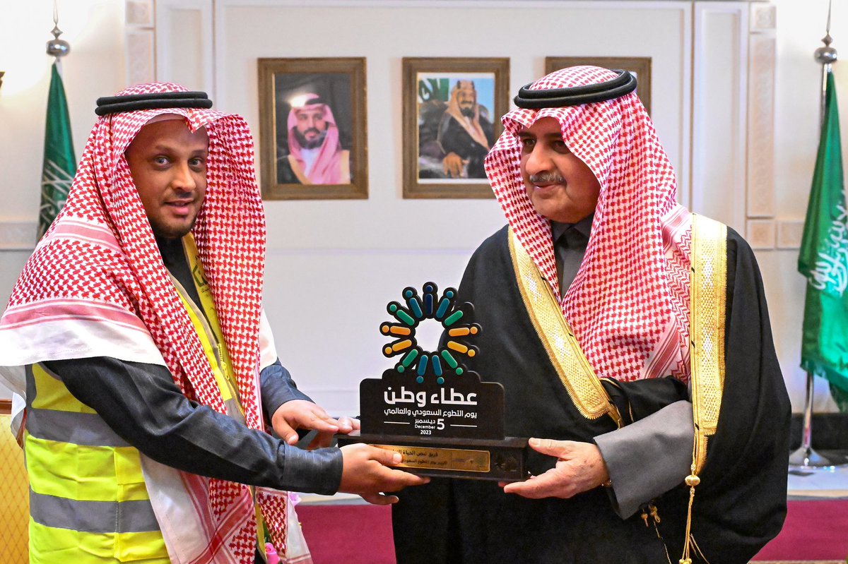 TabukPrincipal's tweet photo. أعلن سموه عن إطلاق جائزة تبوك للتطوع  والتي تهدف إلى تشجيع العمل التطوعي وتحفيز المتطوعين والمتطوعات بالمنطقة .. 
سمو #أمير_منطقة_تبوك  
خلال رعايته حفل تكريم الجهات الحكومية والخيرية والفرق التطوعية والمتطوعين بالمنطقة وذلك بمناسبة #يوم_التطوع_السعودي_والعالمي2023 https://t.co/1WmpbB6EIn