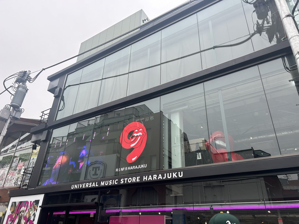 shinoyuri_pine's tweet image. 健ちゃんは自分にとって特別で遠いようで、でも、いつもそばにいる。そんな人。
私に音楽の楽しみ方を教えてくれた人。
動画2本見させて頂きますね。
現実を受け止めてる自分があやふやだからなのか、今日の会話の中、誕生日。っと自分でもびっくりなボケをかましました。
#黒沢健一