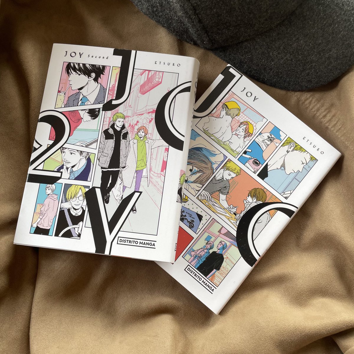 DistritoMangaCL's tweet image. La primera y segunda parte del BL inédito de la mano de #Etsuko 💥

#Joy y #Joy2 nos presentan una historia de amor entre un mangaka ✍️ y su asistente 📖

Con una narrativa pausada y un trazo estilizado, vamos conociendo las viejas heridas de sus protagonistas.

#DMCL