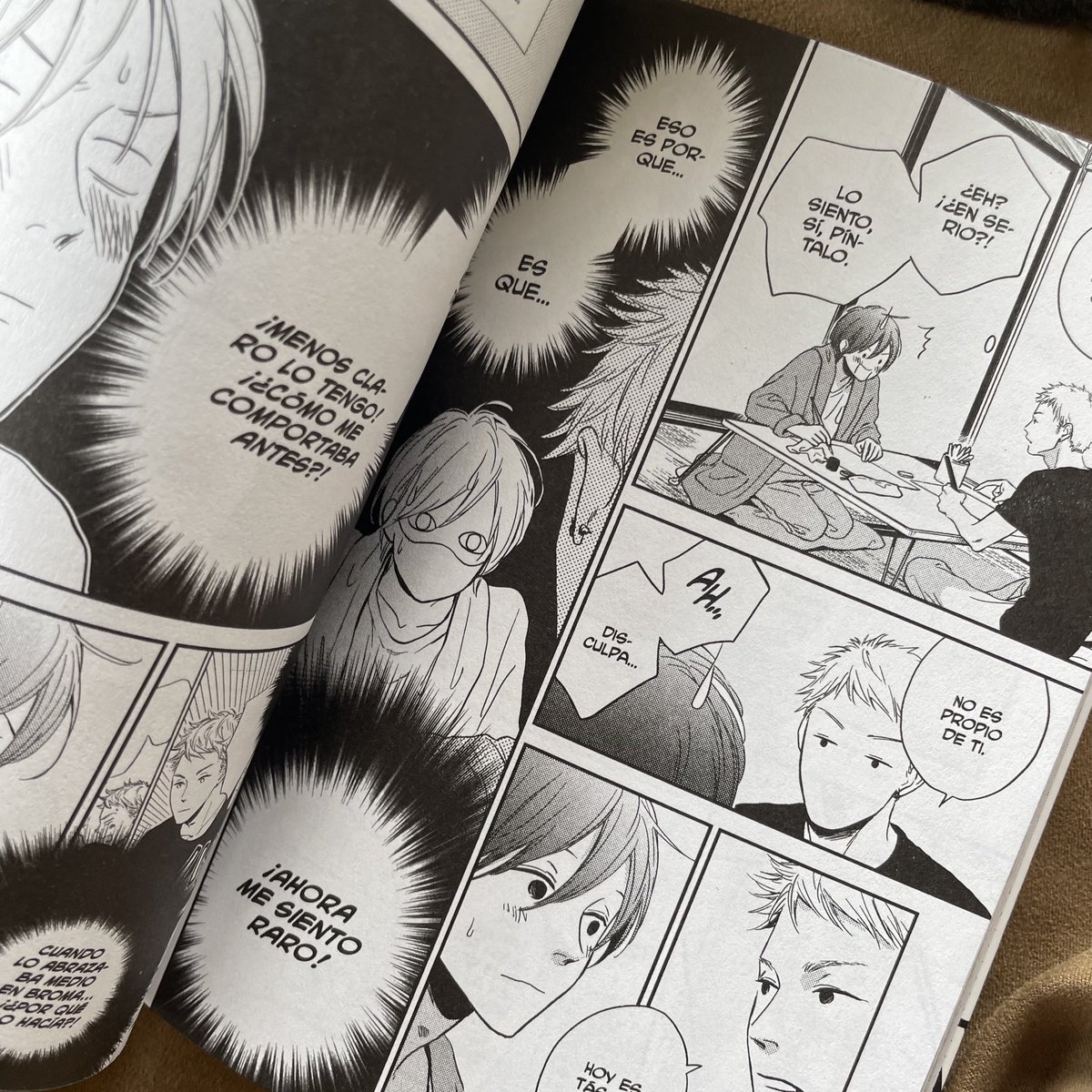 DistritoMangaCL's tweet image. La primera y segunda parte del BL inédito de la mano de #Etsuko 💥

#Joy y #Joy2 nos presentan una historia de amor entre un mangaka ✍️ y su asistente 📖

Con una narrativa pausada y un trazo estilizado, vamos conociendo las viejas heridas de sus protagonistas.

#DMCL