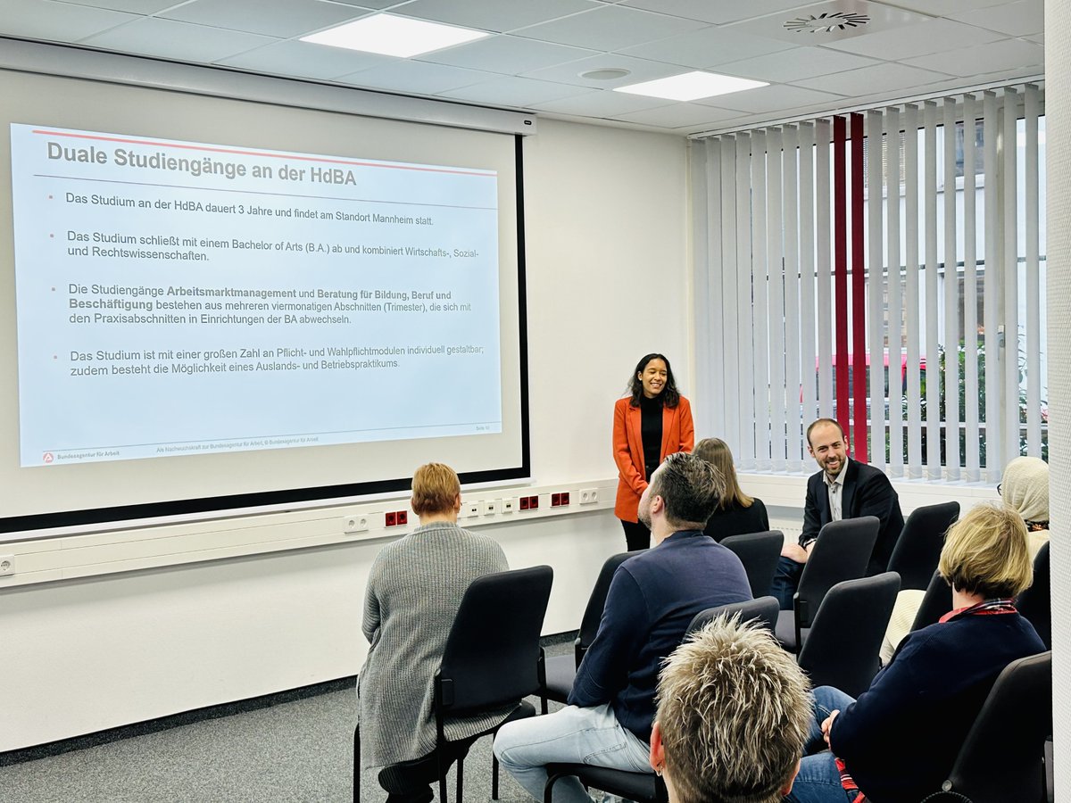 Heute haben wir #Berufskundetag im #MainBiZ, denn #Branchen und #Berufe unterliegen einem stetigen Wandel.  In Koop mit WISAG, Köbig, HOGA und BA-Kolleg_innen wurde ein für alle Beteiligten sehr informatives  Austauschformat organisiert. 

Herzlichen Dank an alle! #bringtweiter